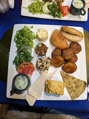 Plato vegetariano (detallado en menú fotografía 3) at Topoly in Havana