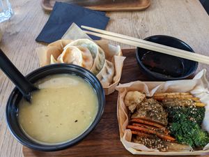 Set menu with steamed momos at Mo Mo - Saint-Gilles in Brussels