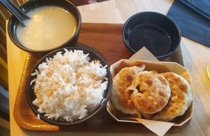 Full plate momo ruce and soup at Mo Mo - Saint-Gilles in Brussels