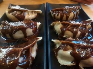 Momos vegan (coco and chocolate) at Mo Mo - Saint-Gilles in Brussels