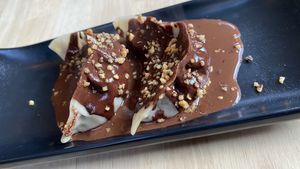 Momo en dessert   at Mo Mo - Saint-Gilles in Brussels