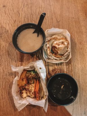 Menu comes with soup, dumplings and vegetables  at Mo Mo - Saint-Gilles in Brussels