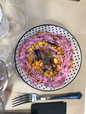 Ensalada de otoño con remolacha  at Black Salad in Vitoria Gasteiz