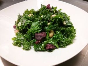 Kale Beetroot and Roasted Chickpeas Addictive Salad / Ensalada Adictiva de Kale Garbanzos Asados y Remolacha  at Black Salad in Vitoria Gasteiz