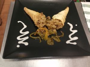 Brown Rice and Candied Mushrooms Cornets with Green Pepper Stripes at Black Salad in Vitoria Gasteiz