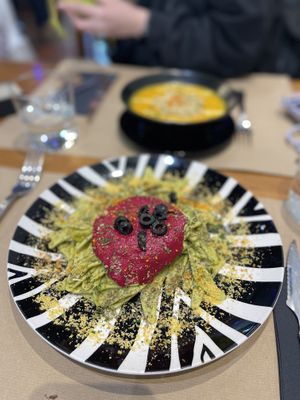 Pasta verde con pesto de remolacha  at Black Salad in Vitoria Gasteiz