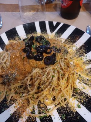 Espaguetis al pesto rosso at Black Salad in Vitoria Gasteiz