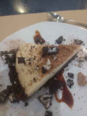 Tarta de queso y oreno at Black Salad in Vitoria Gasteiz