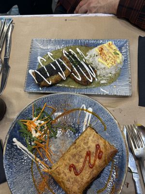Platos segundos (menú) medallones de no pescado y empanada riquísima que siempre que voy repito si la tienen  at Black Salad in Vitoria Gasteiz