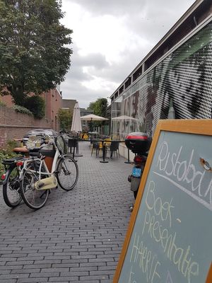 outdoor seating at Ristobar Cinecitta in Tilburg