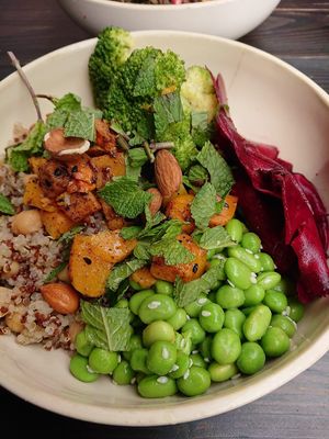 Protein Bowl at beets&roots in Berlin