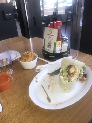 AMAZING chx bacun ranch wrap, terribly bland flavorless macaroni and cheese at J Selby's in St Paul