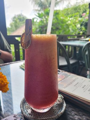 Strawberry Blondie - good (more turmeric Taste, not much Strawberry..) at Herb Library  in Ubud