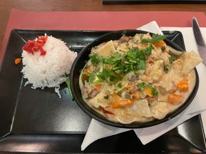 They gave me a really huge yellow seitan curry. Was 👌🏻 at La Esterella in Lagos