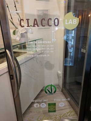 Vegan symbol on front door at Ciacco Gelato Senz'altro in Parma