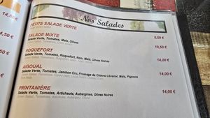 Salads at Pizzeria Les 2 Sources in Sainte-enimie