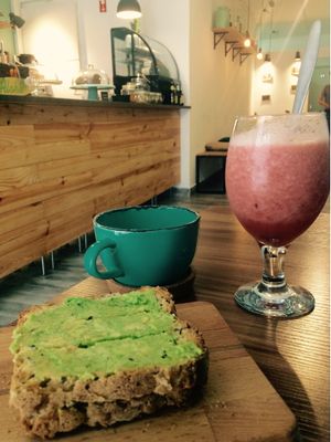 breakfast  at Aloha Cafe in Lisbon