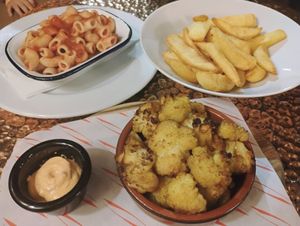 Children's Tomato & Basil Macaroni Pasta £6.50, Buffalo Crispy Cauliflower Florets with Spicy Vegan Mayo £7.50, and Chips £4.50 at The Star Inn in South East London