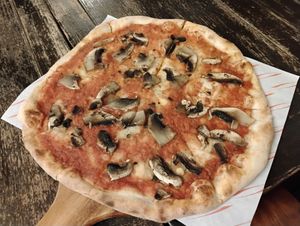 'Funghi' pizza ordered without cheese at The Star Inn in South East London