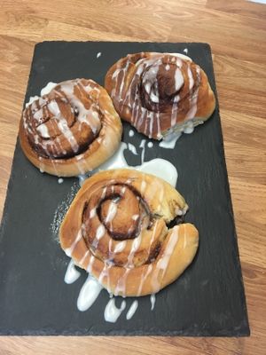 Vegan cinnamon rolls just amazing at Sazzy & Fran in East London