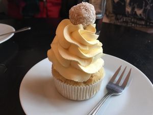 mango cupcake at Lokal Dela Krem in Warsaw