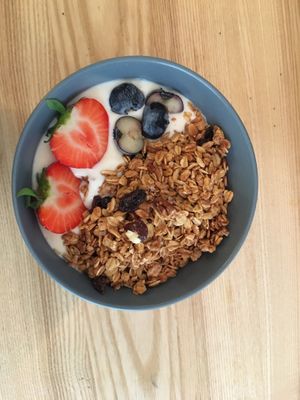 Weekend breakfast - granola at Lokal Dela Krem in Warsaw