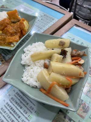 Winter melon, black wood ear mushrooms  at Yat Sum Vegetarian - 一森素食 - Yau Ma Tei in Kowloon