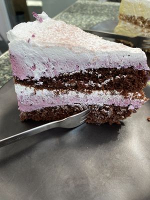 Blueberry cream gateaux at Süsse Marie Veganerie in Karlsruhe