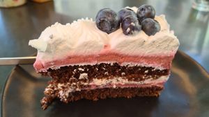 HeidelbeerTorte, überraschend leicht at Süsse Marie Veganerie in Karlsruhe