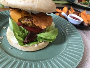 Crispy Jackfruitburger; Süßkartoffelecken  at Süsse Marie Veganerie in Karlsruhe