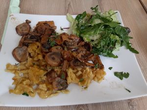Spätzle with mushrooms and salat at Süsse Marie Veganerie in Karlsruhe