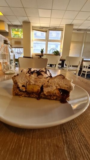 BanoffiTorte (Banane meets Toffee/Karamell) 🤤 at Süsse Marie Veganerie in Karlsruhe