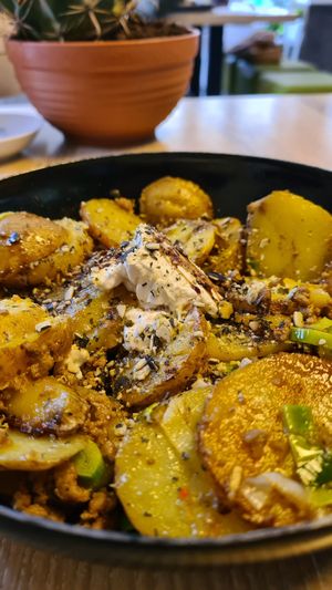 BratkartoffelPfanne 💚 at Süsse Marie Veganerie in Karlsruhe