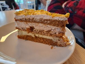 Pistazien-Nougat-Torte at Süsse Marie Veganerie in Karlsruhe