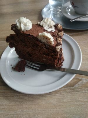 chocolate cake at Süsse Marie Veganerie in Karlsruhe