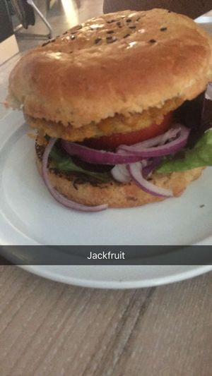jackfruit burger  at Süsse Marie Veganerie in Karlsruhe