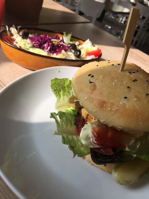 Jackfruit Burger at Süsse Marie Veganerie in Karlsruhe