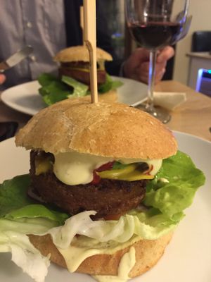 Beyond Burger! at Süsse Marie Veganerie in Karlsruhe