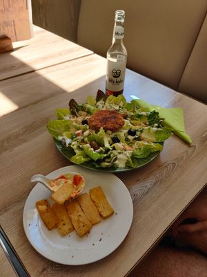 Caesar's salad and fried potato at Süsse Marie Veganerie in Karlsruhe