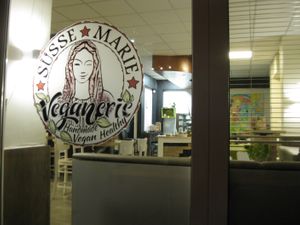 Blick von der Terrasse ins Innere at Süsse Marie Veganerie in Karlsruhe