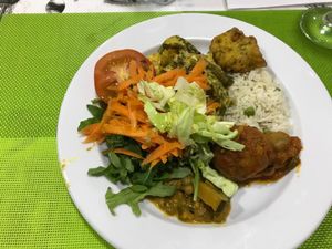 Buffet: salada, lentilhas, almôndegas, arroz, batatas com feijão verde at Lisbon Vegan Restaurante in Lisbon