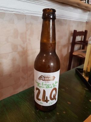 Das 24Q gehört zu den mallorquinischen Bio-Bieren, die man auf einer sehr detaillierten Bier-Karte auswählen kann. Was für echte Kenner (inkl. IBUs Angaben etc.)  at ES VIU Vegetaria i Vins in Mallorca