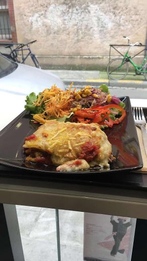 Lasagnes et ses crudités / Lasagna & veggies at Veggie Corner in Toulouse