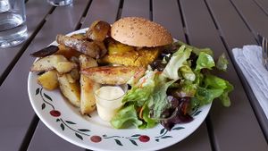 Burger at Chez Vegetayelle and Co. in Toulouse