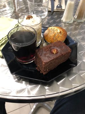 Cafe and trio of desserts at Chez Vegetayelle and Co. in Toulouse