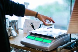 weight your glasses, bags and containers befor you fill at Tante Olga - Organic Zero Waste Store in Cologne