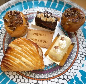 Buchettes de noel + Pecan/Caramel Roll + Chausson aux pommes (delivery) at VG Pâtisserie in Paris