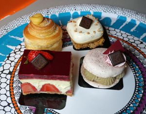 Take away: Fraisier + Raspberry Macaron + Le Breton + Cruffin at VG Pâtisserie in Paris