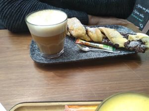 Latte sirop d'érable at VG Pâtisserie in Paris