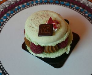 Raspberry/Pistachio Macaron at VG Pâtisserie in Paris